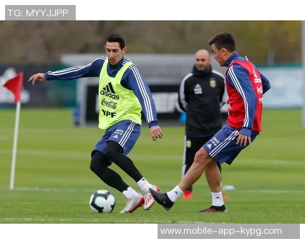 阿根廷队备战波多黎各梅西归队训练照片引发球迷热议 阿根廷队备战波多黎各梅西归队训练照片引发球迷热议