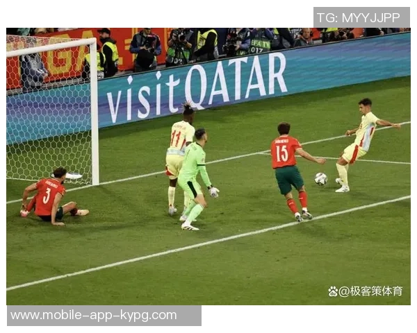 C罗禁区内精彩瞬间连连失误脚后跟射门因越位被判无效 C罗禁区内精彩瞬间连连失误脚后跟射门因越位被判无效