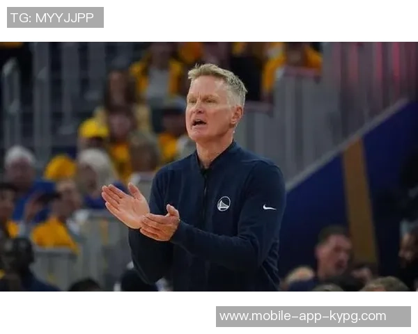 科尔与老将沟通休息时间调配强调合理安排以保护球员健康 科尔与老将沟通休息时间调配强调合理安排以保护球员健康